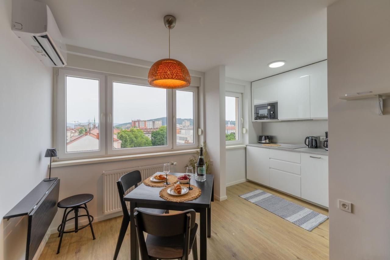 Elegant Tour As Studio Gilly With Open Views And A Balcony In The Center Liubliana Exterior foto